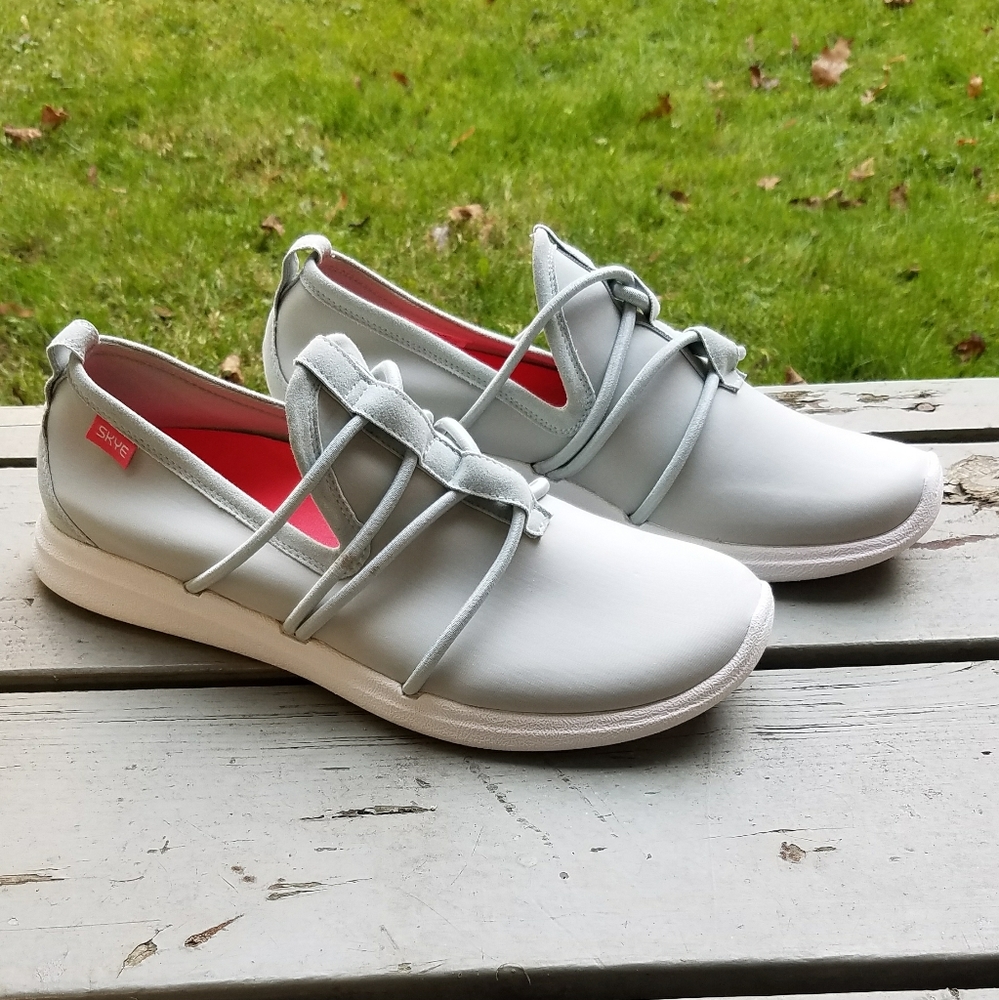 Skye Lons slip on women's 9.5